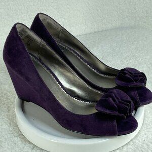 Dexter Wedge Heels Womens Sz 8 Purple Faux Suede Peep Toe Cushioned Sole Shoes